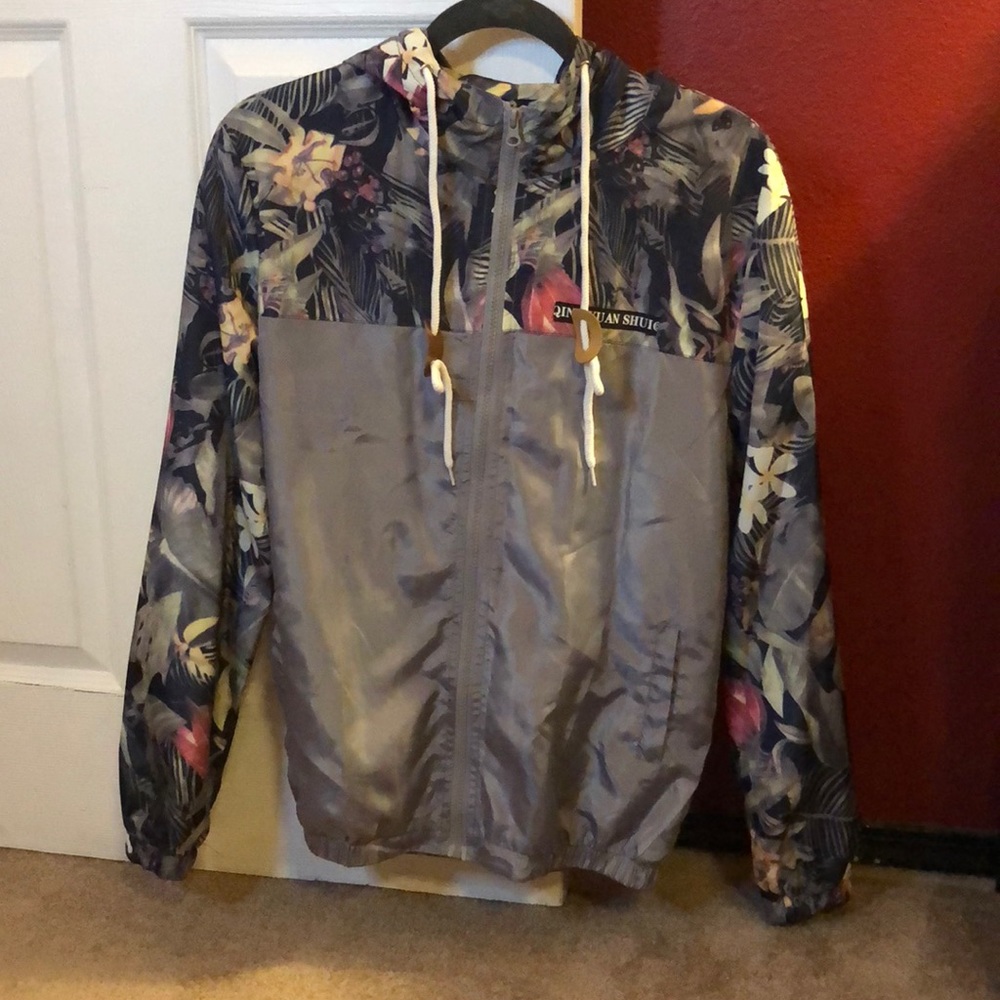Light weight wind breaker